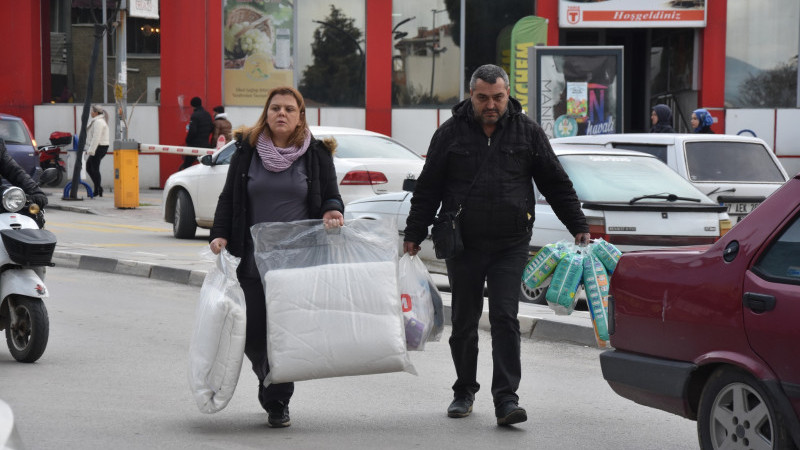 Alaşehirliler depremzedeler için kenetlendi