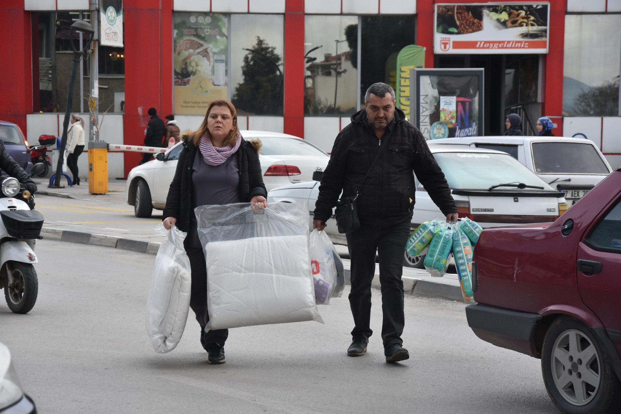 Alaşehirliler depremzedeler için kenetlendi